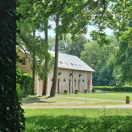 Les Ecuries Du Chateau De Brumare Brestot Esterno foto