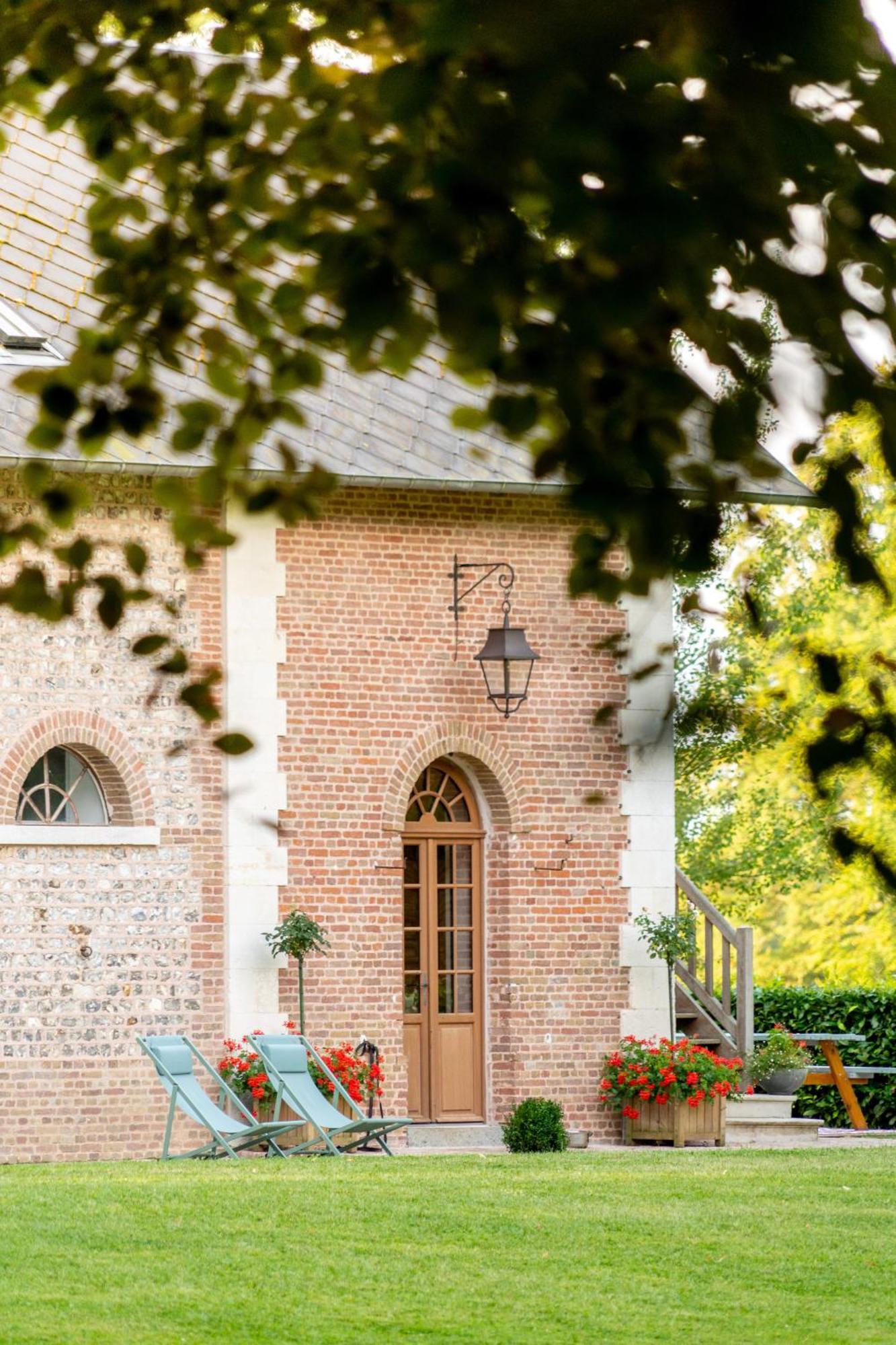 Les Ecuries Du Chateau De Brumare Brestot Esterno foto